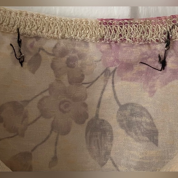 Women’s pink and beige floral top x-small - Picture 5 of 5